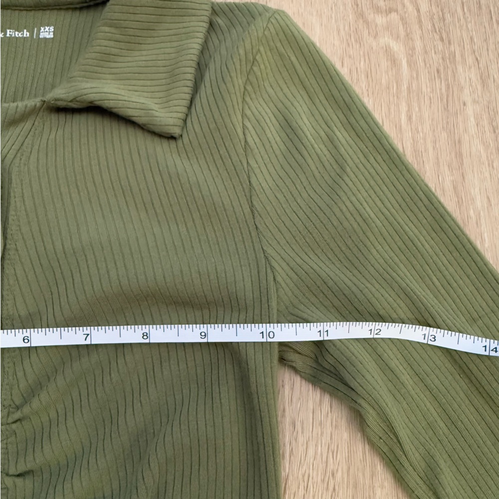 Like New XXS Abercrombie & Fitch Green Long Sleeve Collar Button Up Shirt - Picture 5 of 10